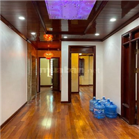 Cho thuê mặt sàn tầng 4 trong toà nhà 95 Đường Láng, Q.Đống Đa